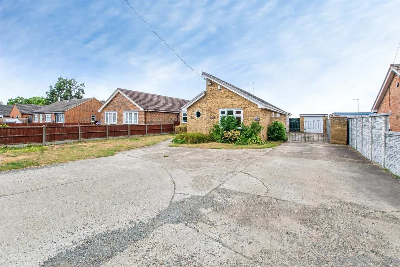 3 bed house for sale — Smeeth Road, Marshland St. James, Wisbech
