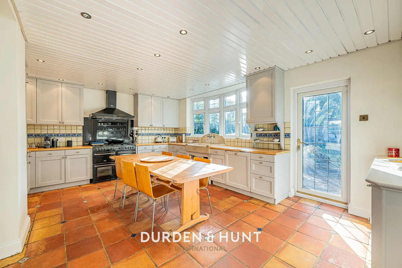Malford Grove, South Woodford, E18, photo 10