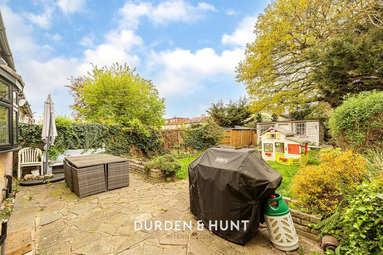 Malford Grove, South Woodford, E18, photo 24