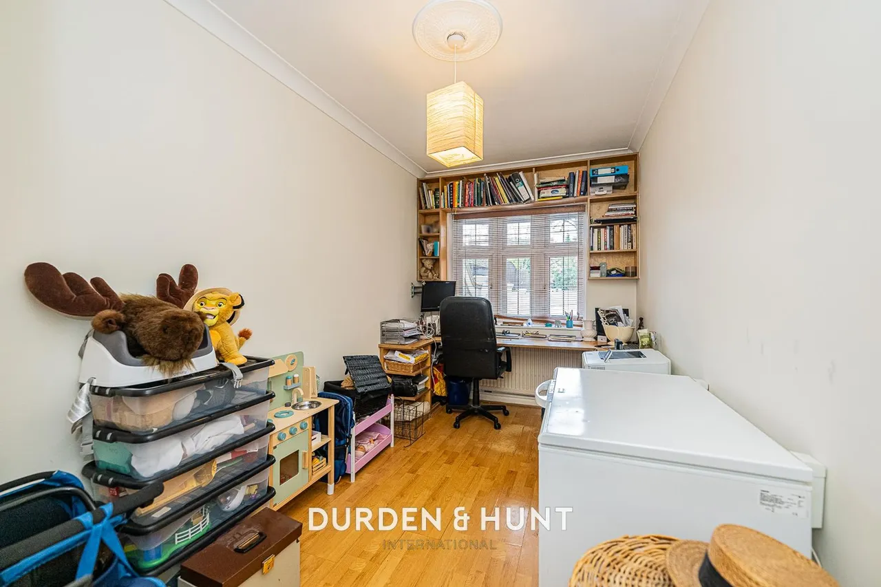 Malford Grove, South Woodford, E18, photo 12