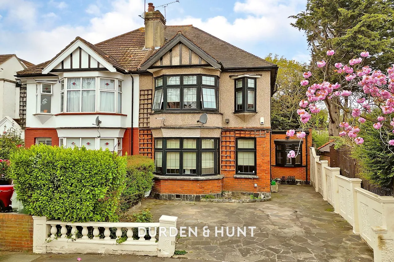 3 bed house for sale, Malford Grove, South Woodford, E18