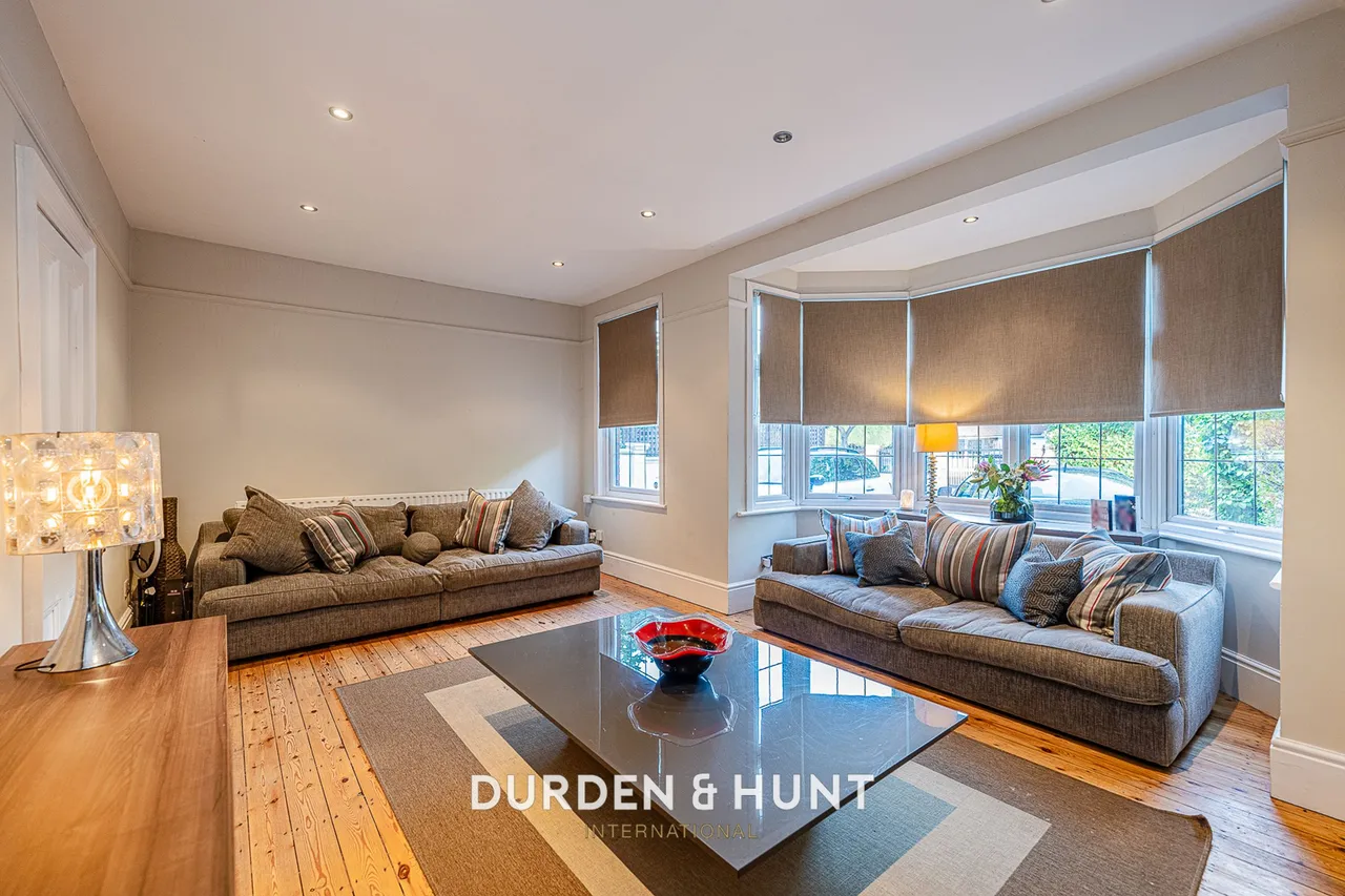 Malford Grove, South Woodford, E18, photo 4