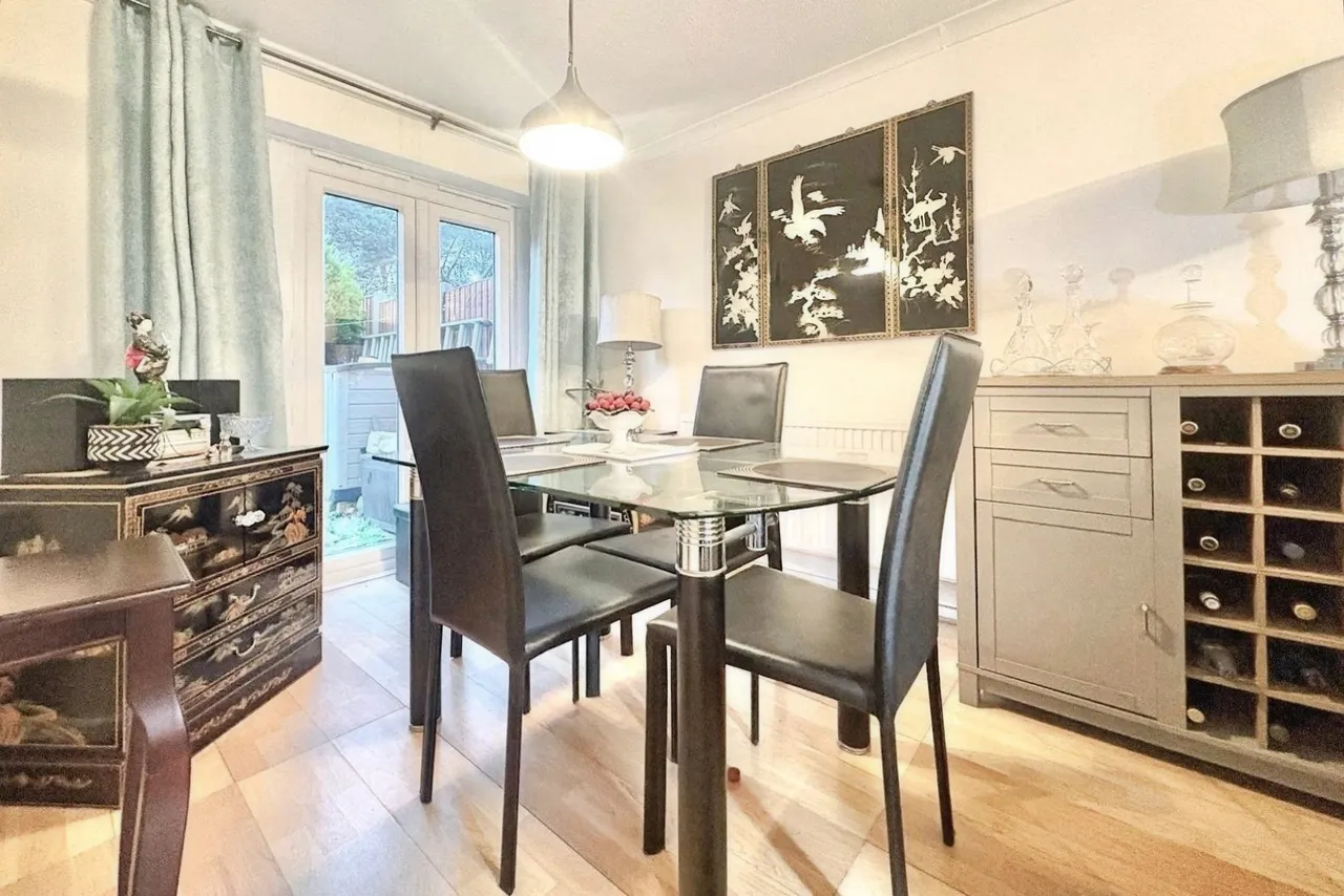Sandy Hill Road, Farnham, Surrey, GU9 0EA, photo 4