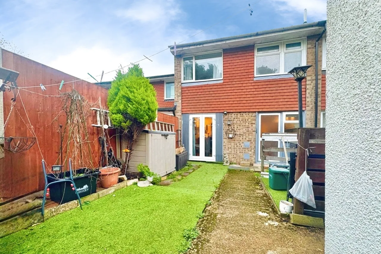 Sandy Hill Road, Farnham, Surrey, GU9 0EA, photo 8