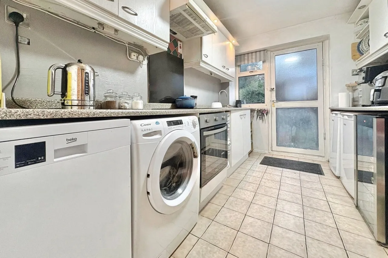 Sandy Hill Road, Farnham, Surrey, GU9 0EA, photo 3
