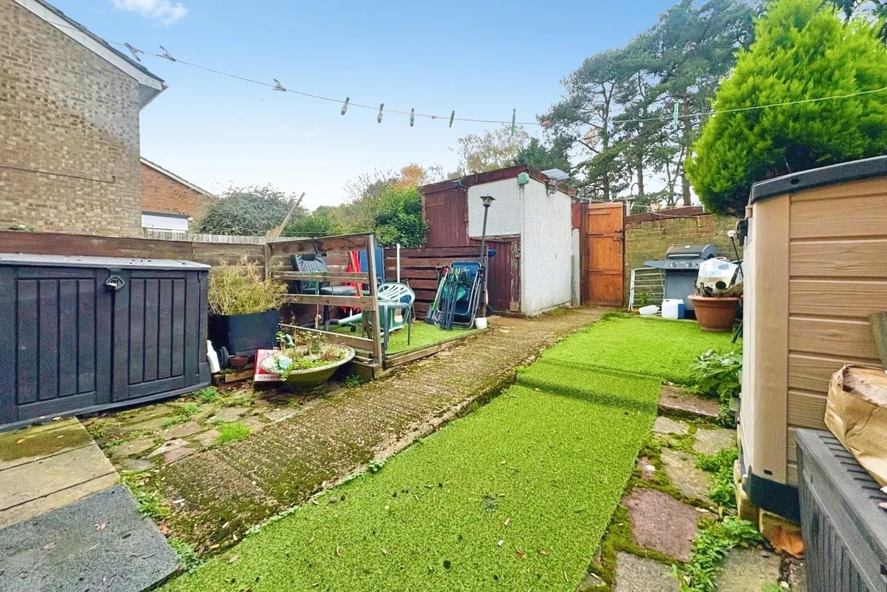 Sandy Hill Road, Farnham, Surrey, GU9 0EA, photo 11