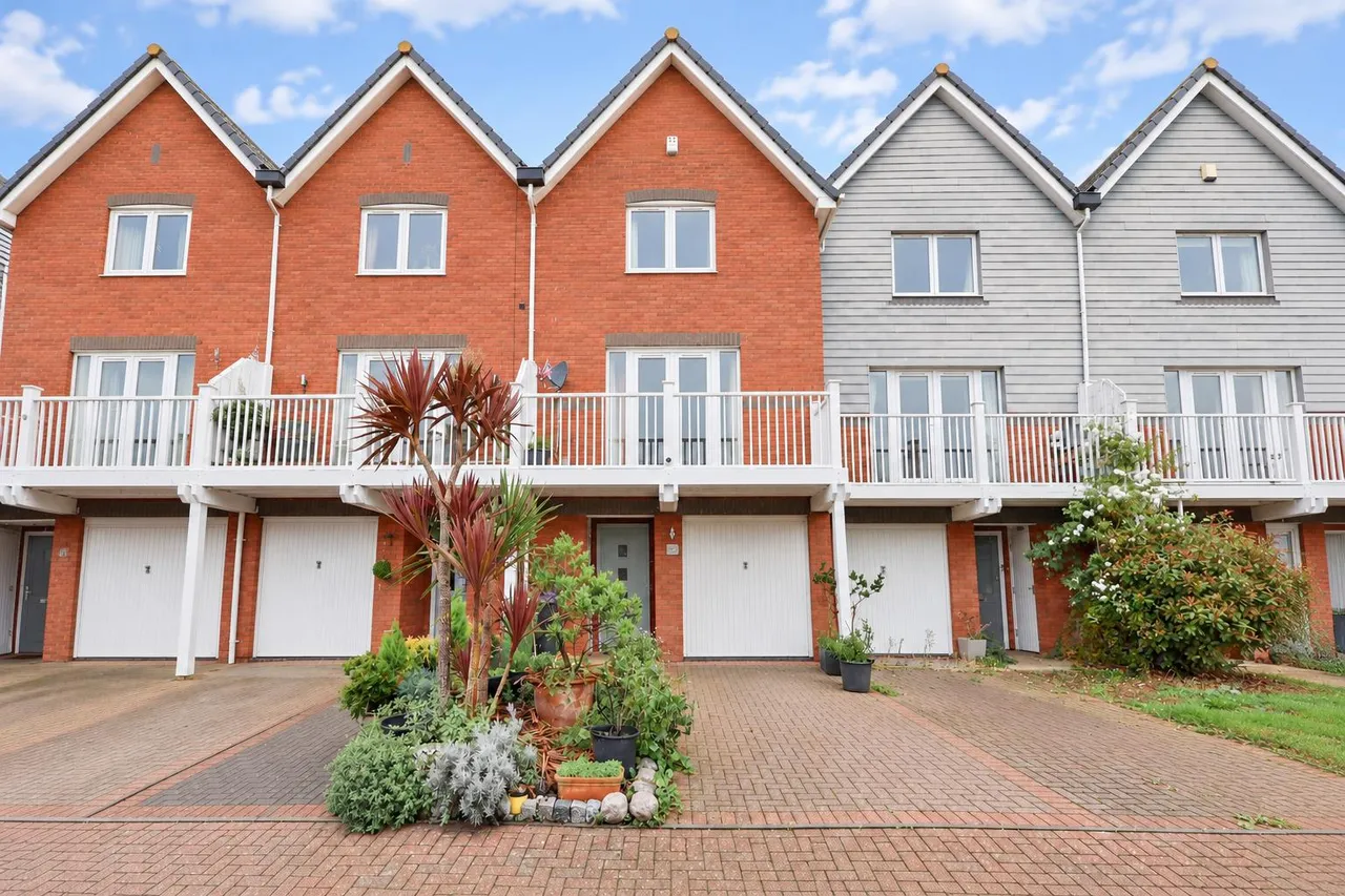 3 bed house for sale, West Quay, Newhaven, BN9
