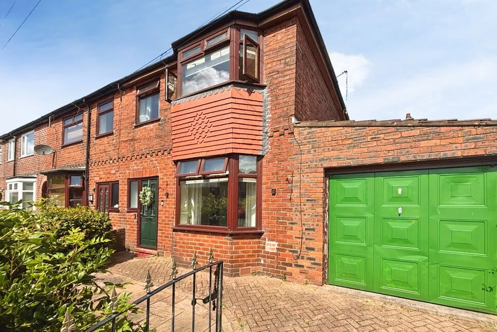 3 bed house for sale — Torkington Avenue, Pendlebury, Manchester,, M27