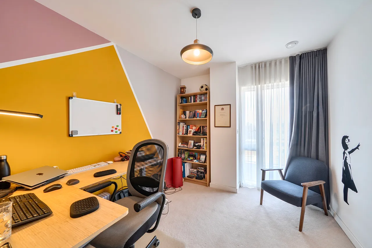 Flat 16, Quarrion House, 14 Thonrey Close, London, photo 6