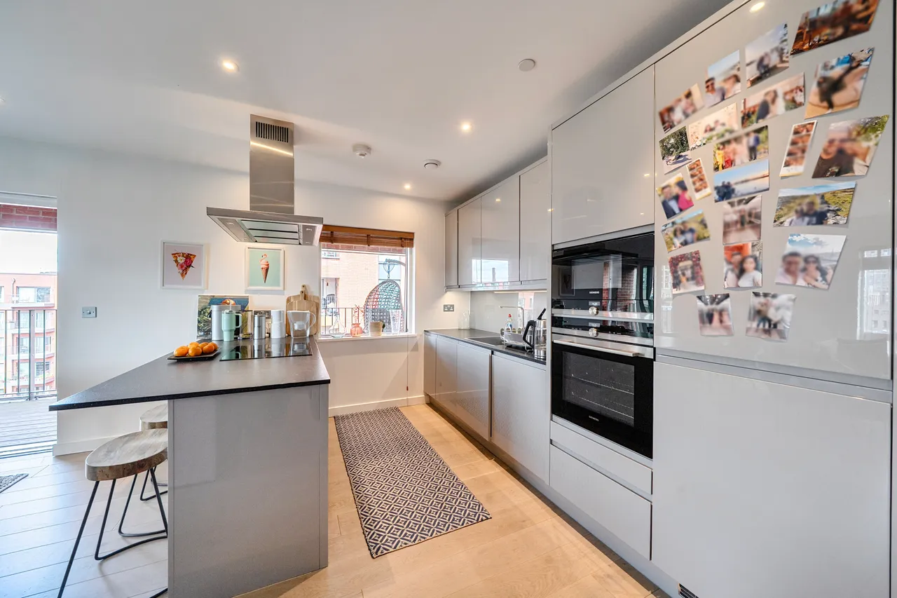 Flat 16, Quarrion House, 14 Thonrey Close, London, photo 9