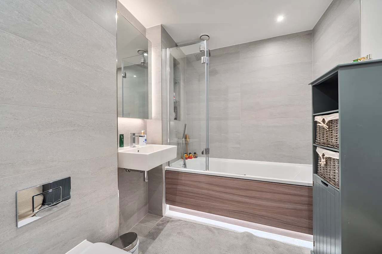 Flat 16, Quarrion House, 14 Thonrey Close, London, photo 7
