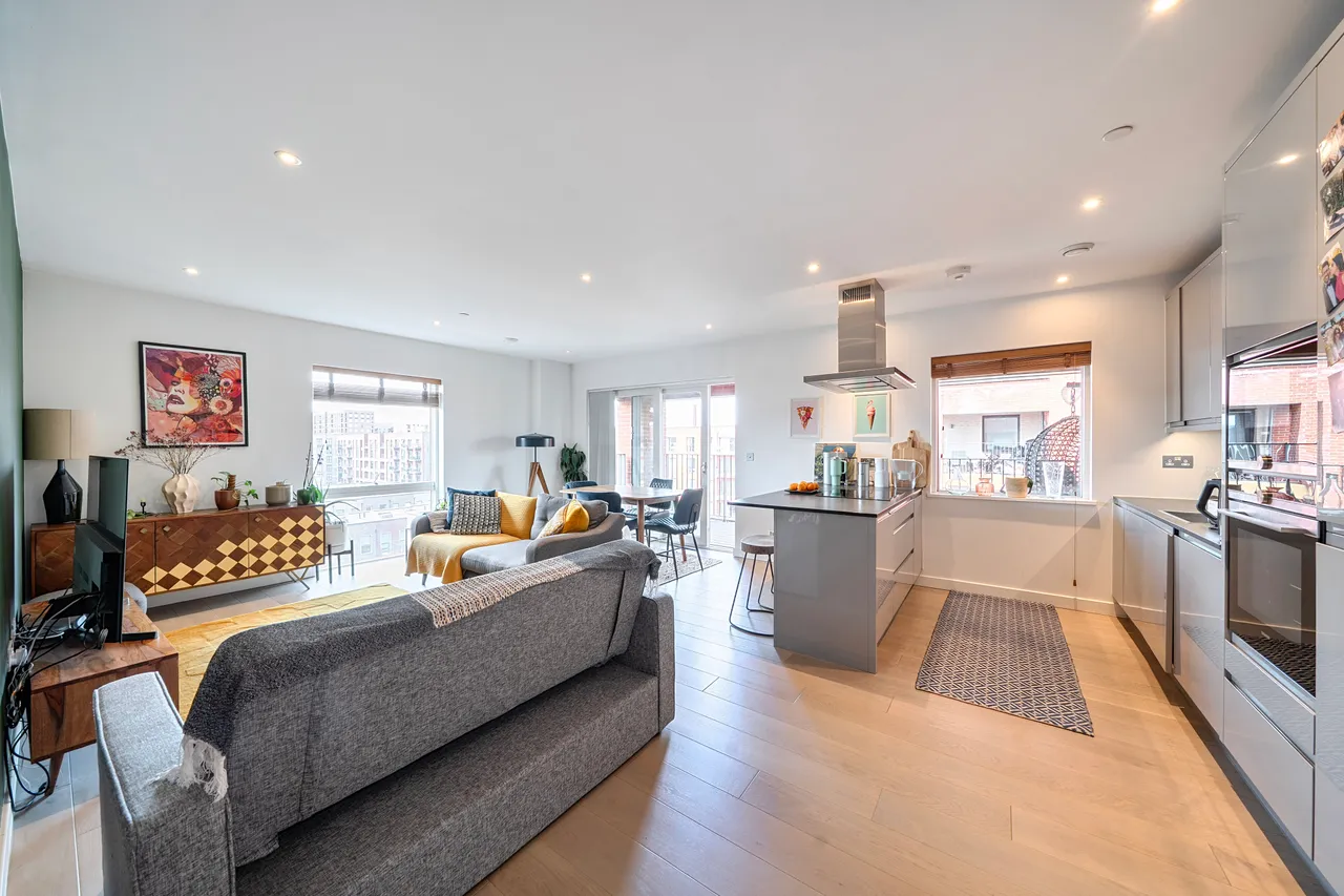 Flat 16, Quarrion House, 14 Thonrey Close, London, photo 3