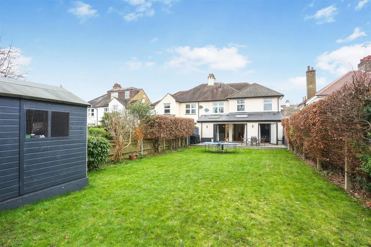 5 bed house for sale — Devon Road, Sutton, South Cheam, SM2 7PD