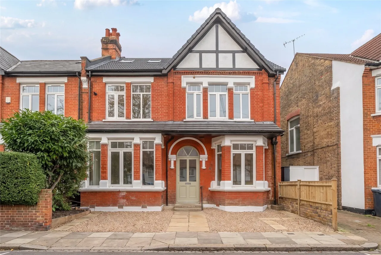 2 bed flat for sale, Avenue Gardens, London, W3
