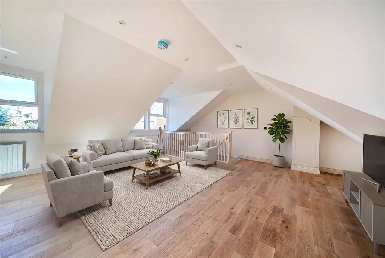 Avenue Gardens, London, W3, photo 2