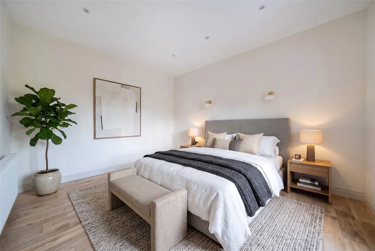 Avenue Gardens, London, W3, photo 9