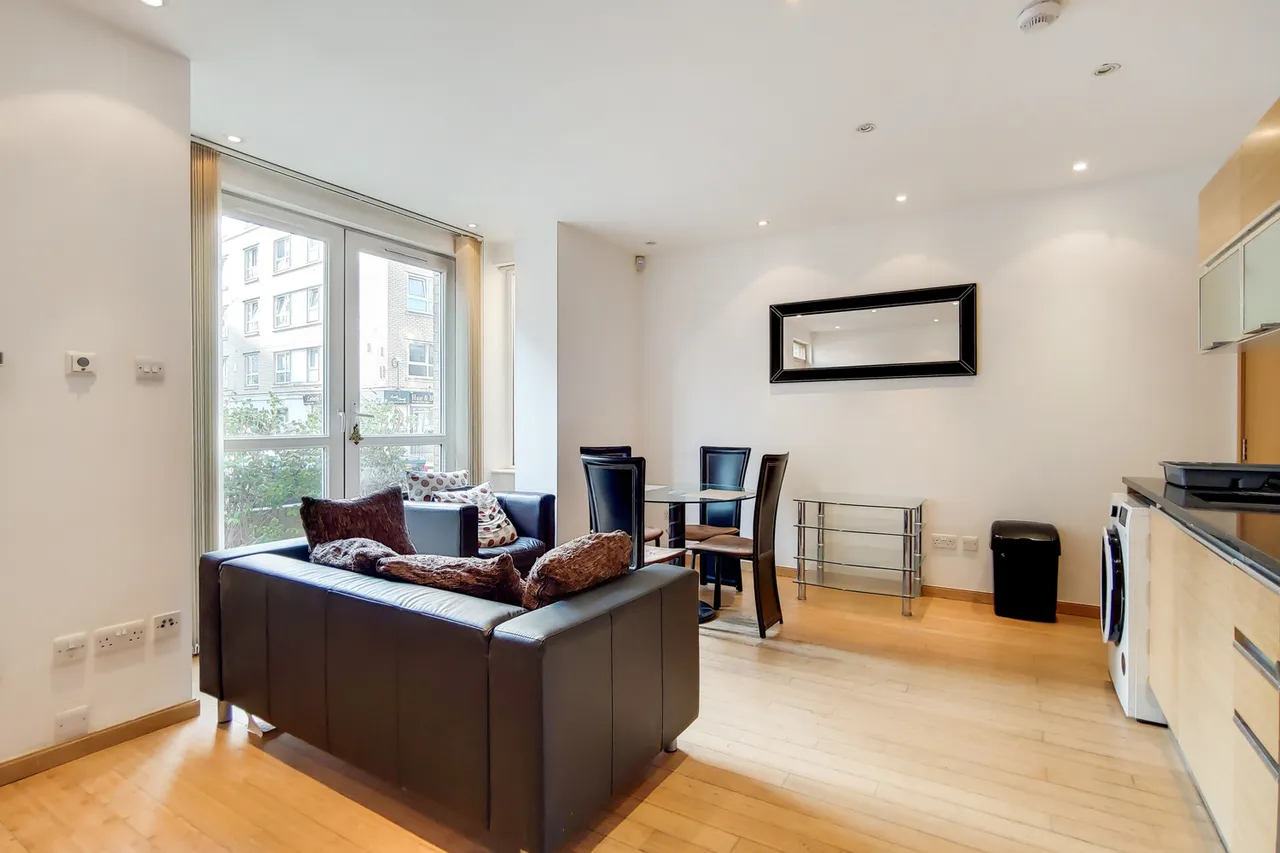 Westferry Road, London, E14, photo 3