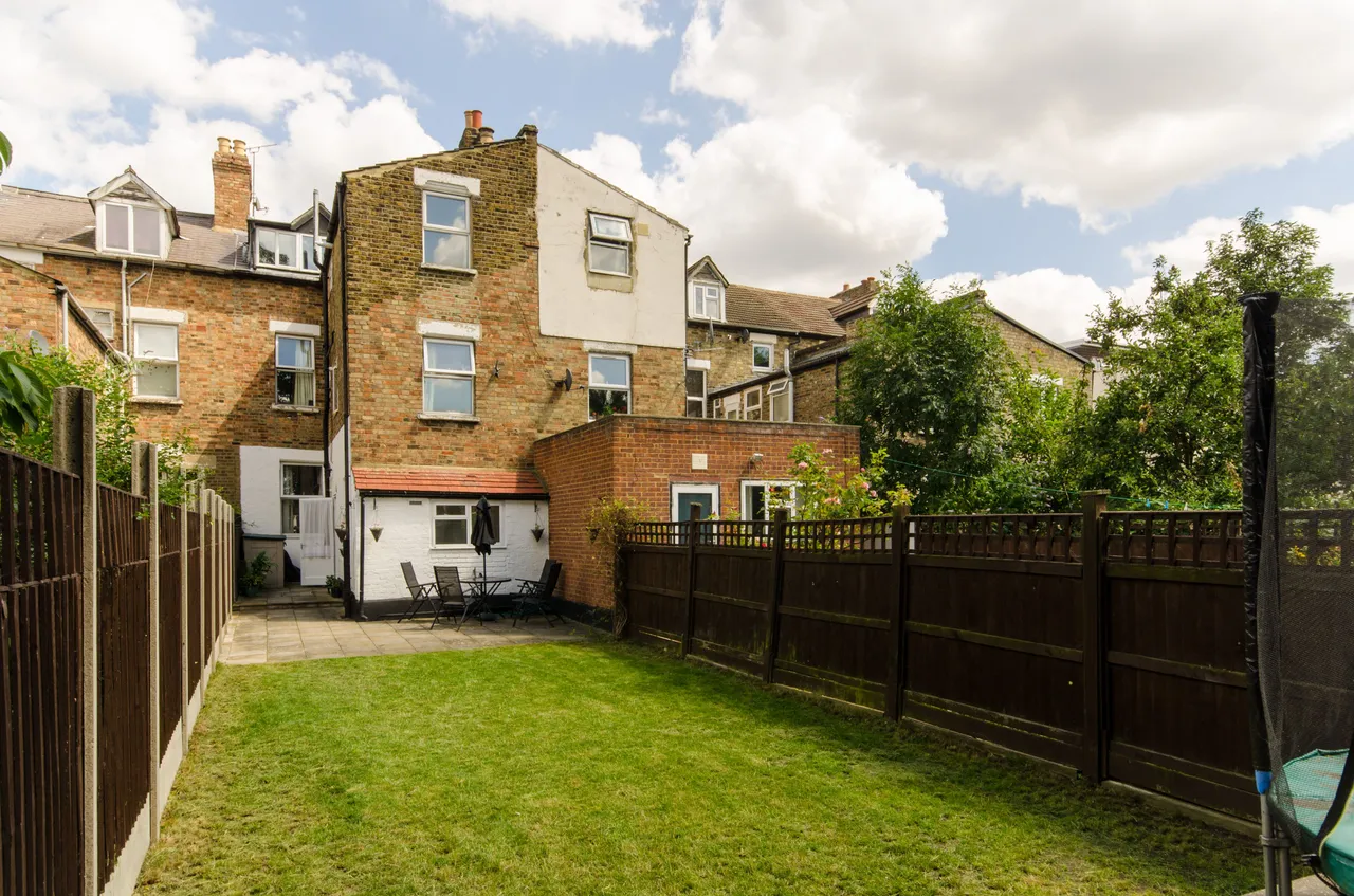 Flat A, 9 Bulwer Road, London, photo 4