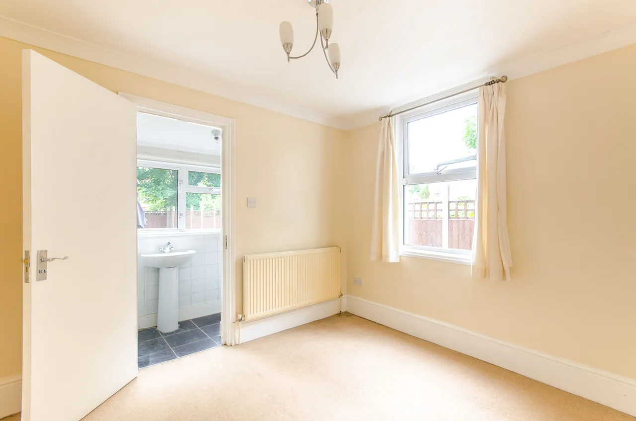 Flat A, 9 Bulwer Road, London, photo 7