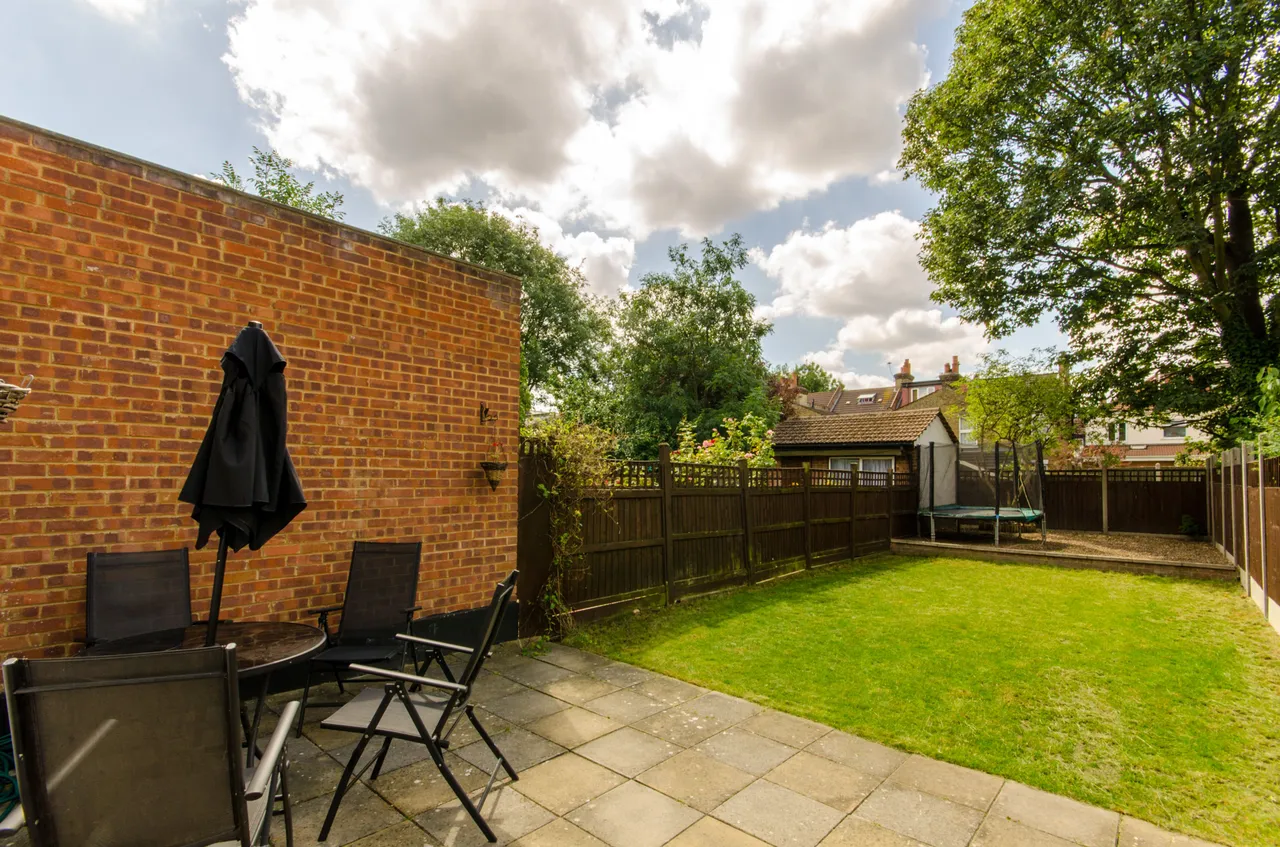 Flat A, 9 Bulwer Road, London, photo 2