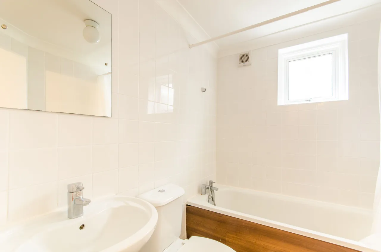 Flat A, 9 Bulwer Road, London, photo 8
