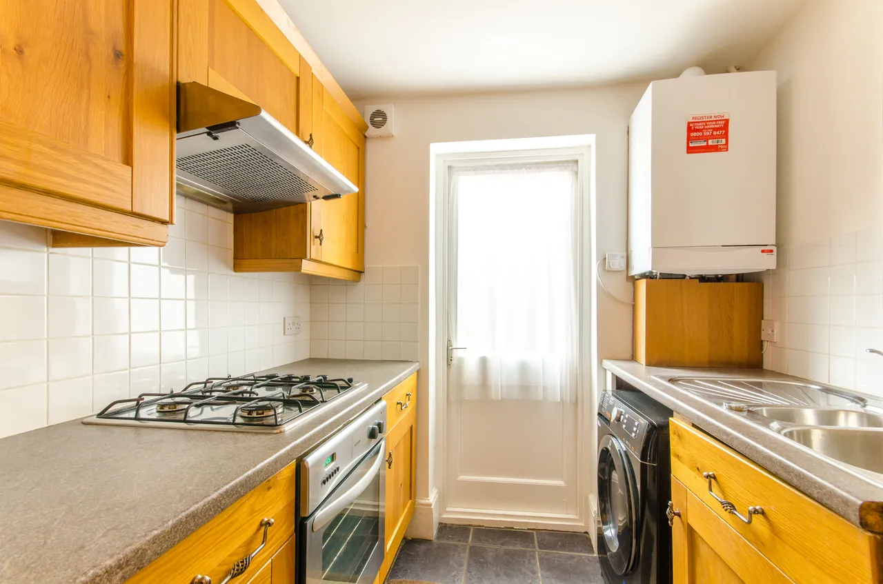 Flat A, 9 Bulwer Road, London, photo 6