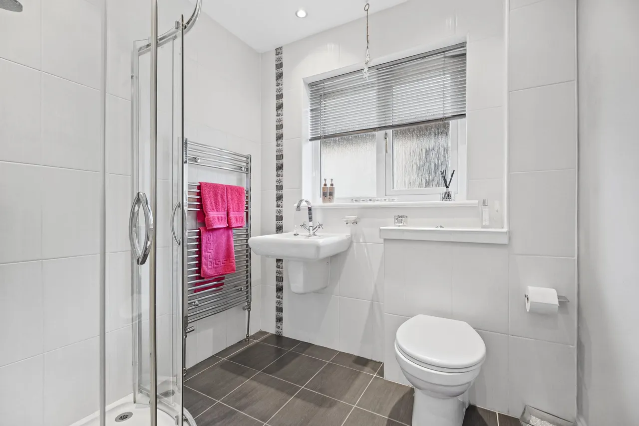 Shawgill Court, Law, ML8, photo 15