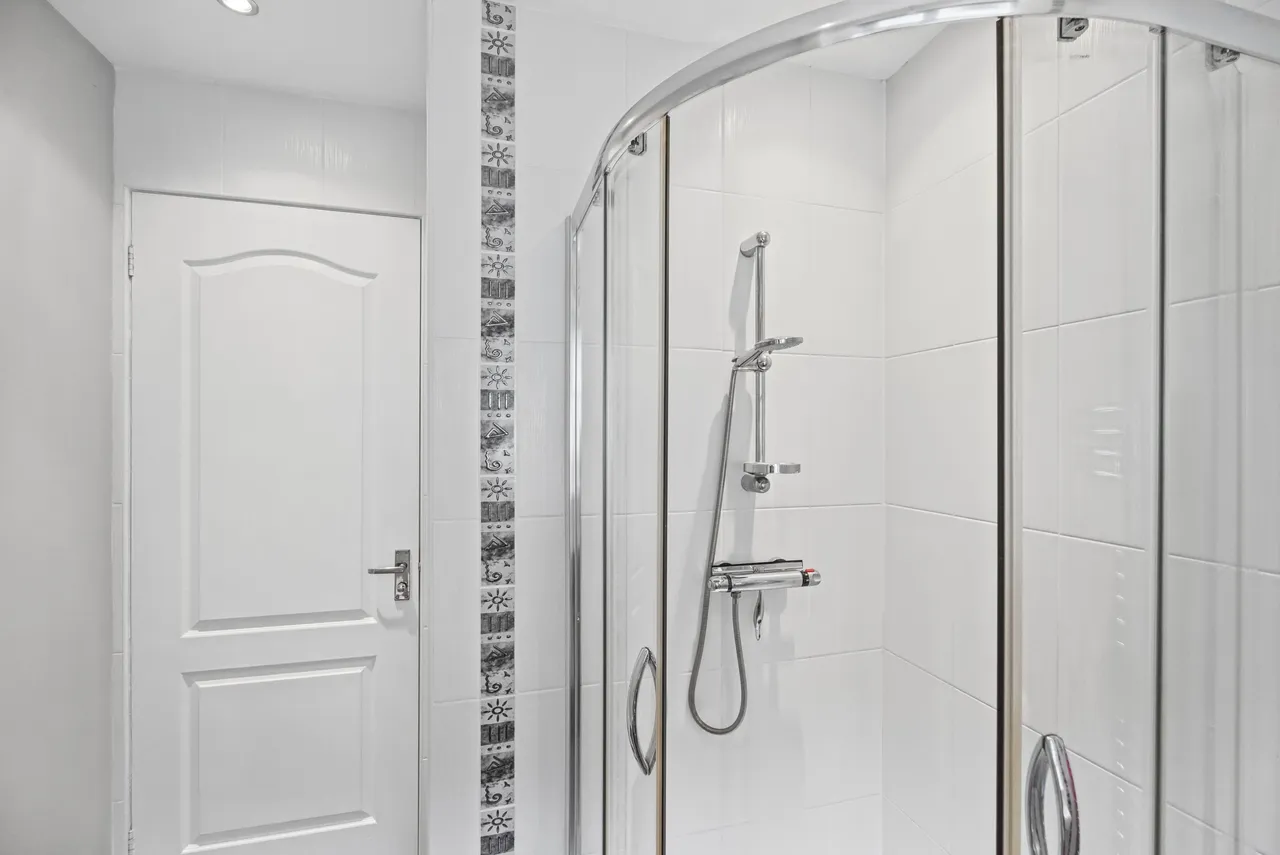 Shawgill Court, Law, ML8, photo 16