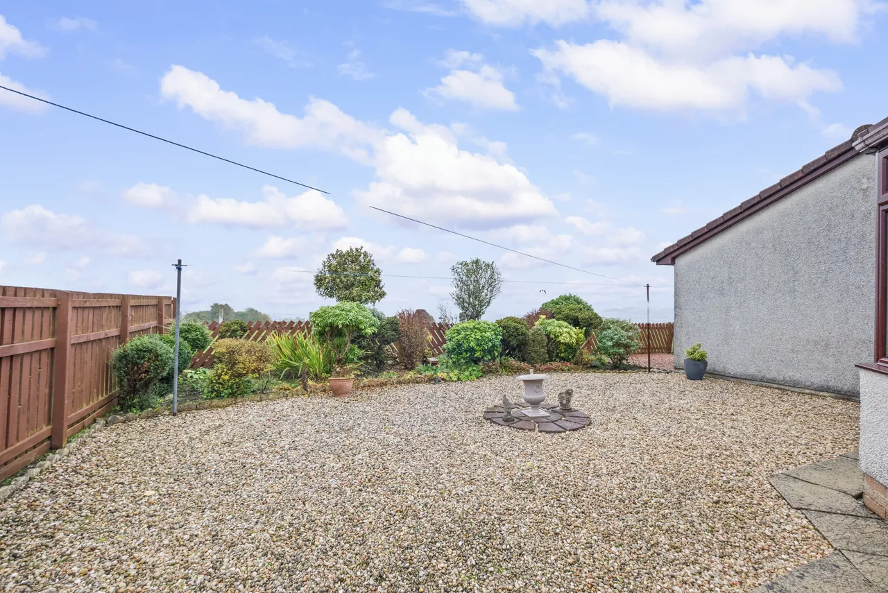 Shawgill Court, Law, ML8, photo 17