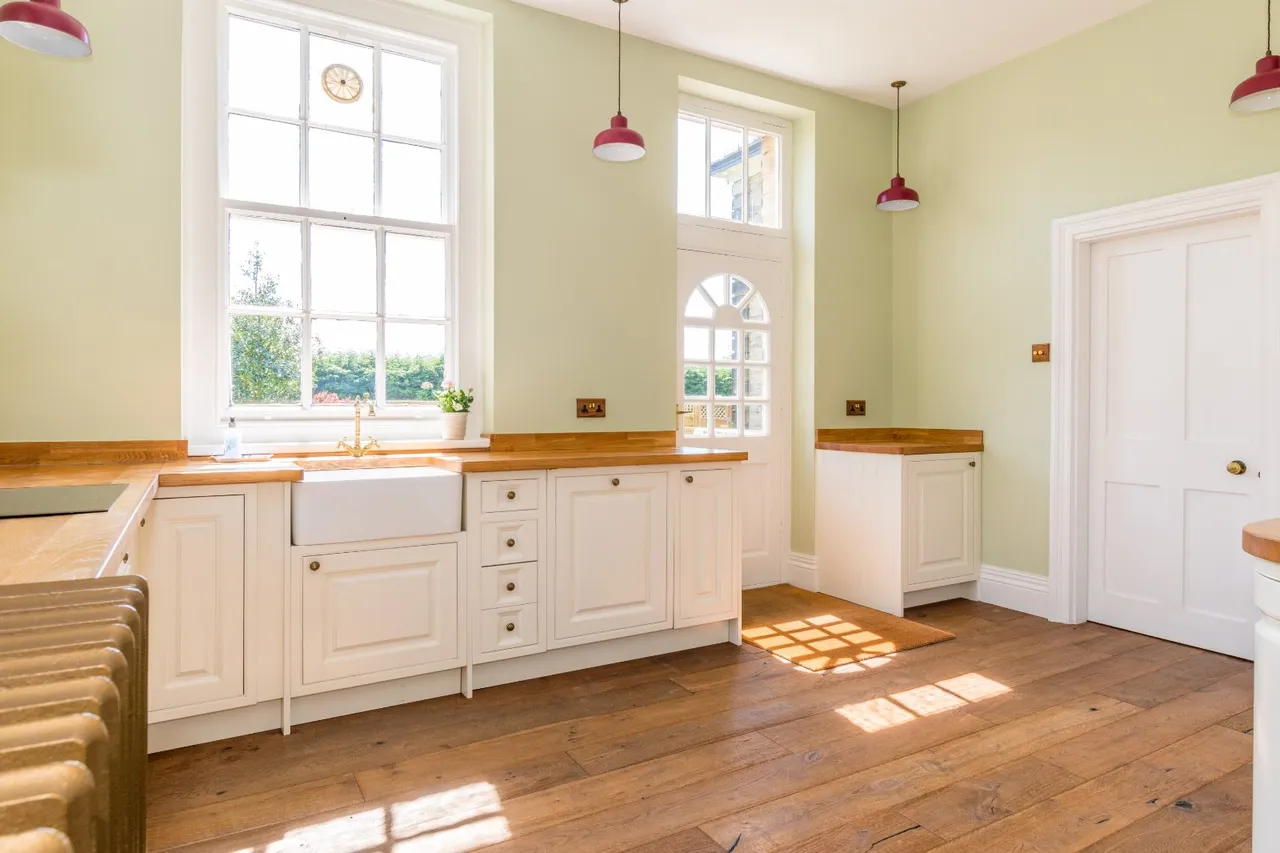 St. Helens Lane, Leeds, LS16, photo 2