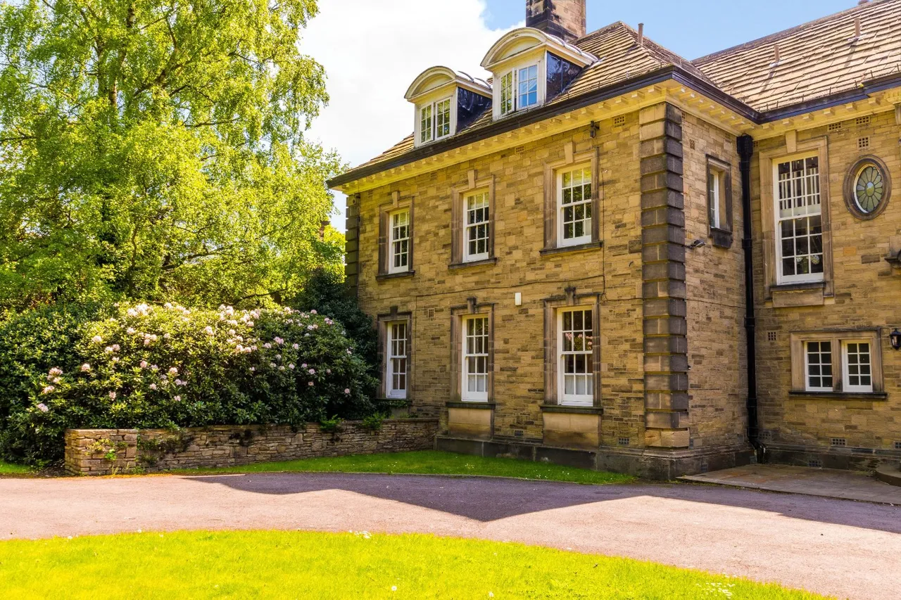 St. Helens Lane, Leeds, LS16, photo 16