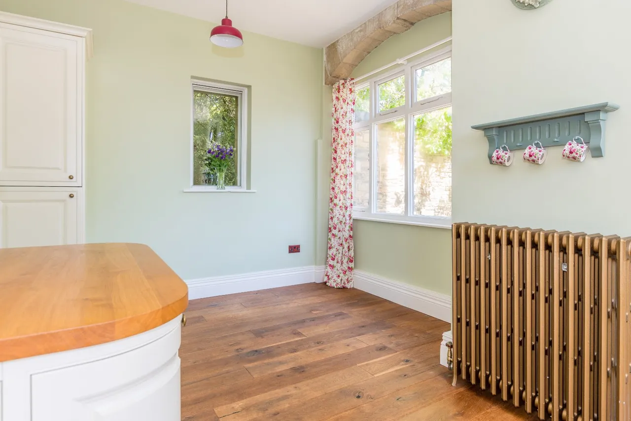 St. Helens Lane, Leeds, LS16, photo 5