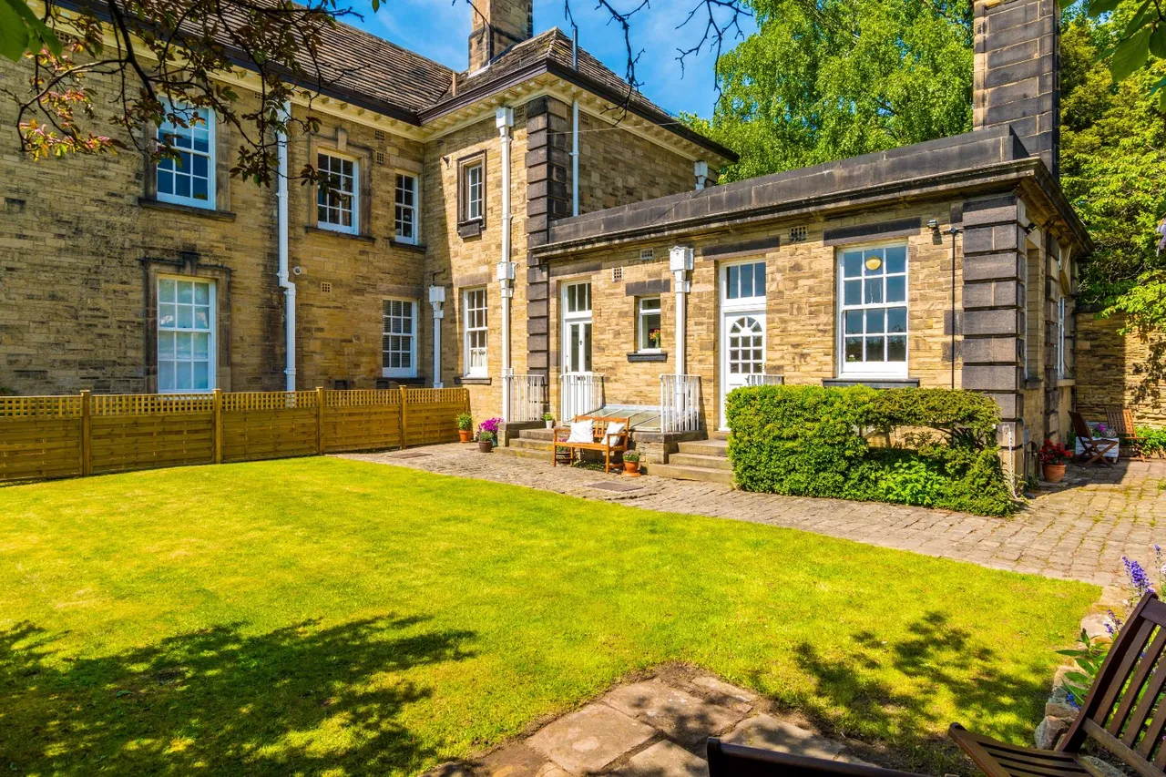 St. Helens Lane, Leeds, LS16, photo 17
