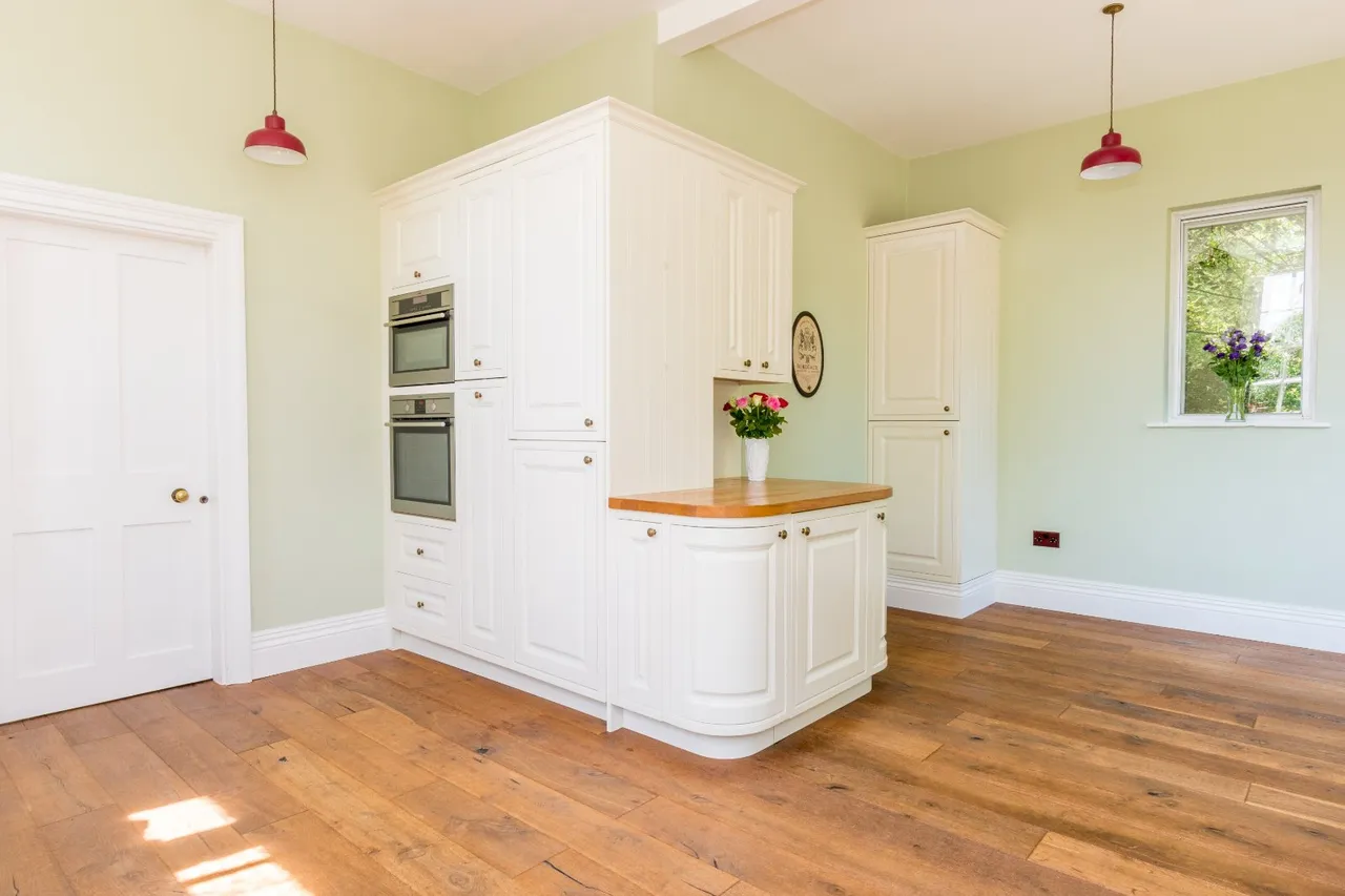 St. Helens Lane, Leeds, LS16, photo 3
