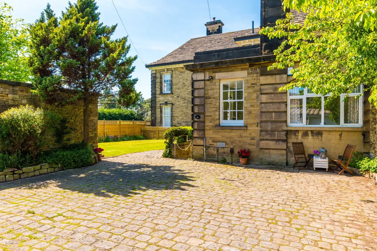 St. Helens Lane, Leeds, LS16, photo 19