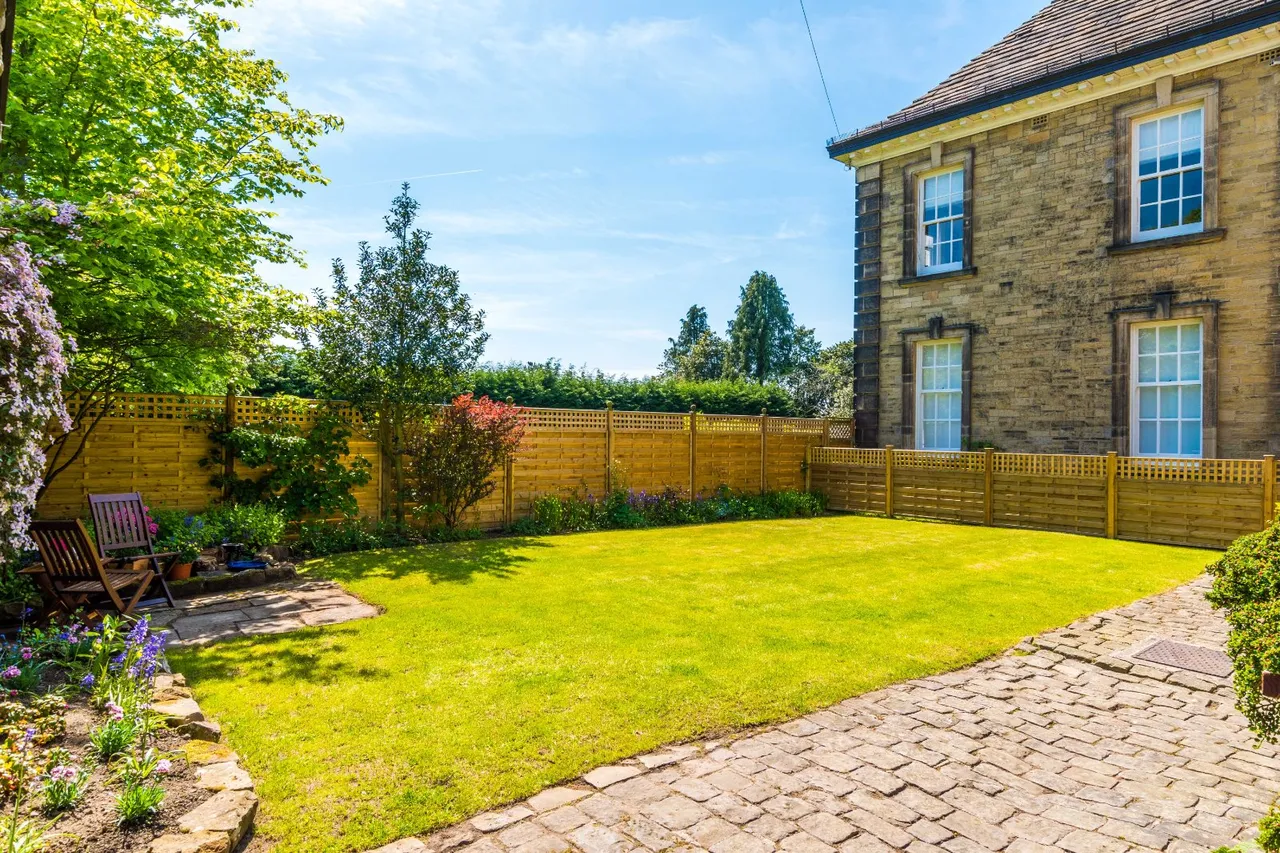 St. Helens Lane, Leeds, LS16, photo 18