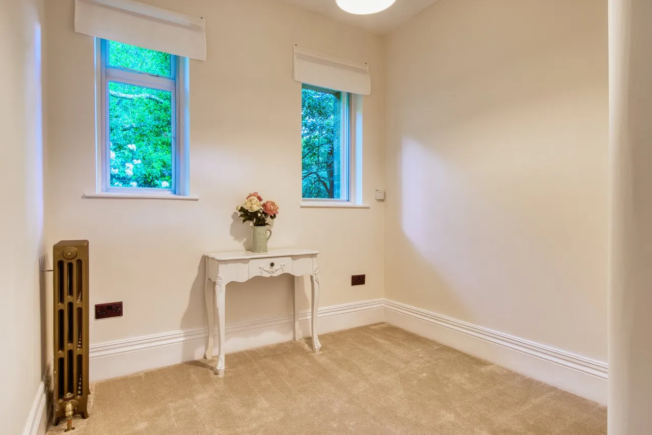 St. Helens Lane, Leeds, LS16, photo 14