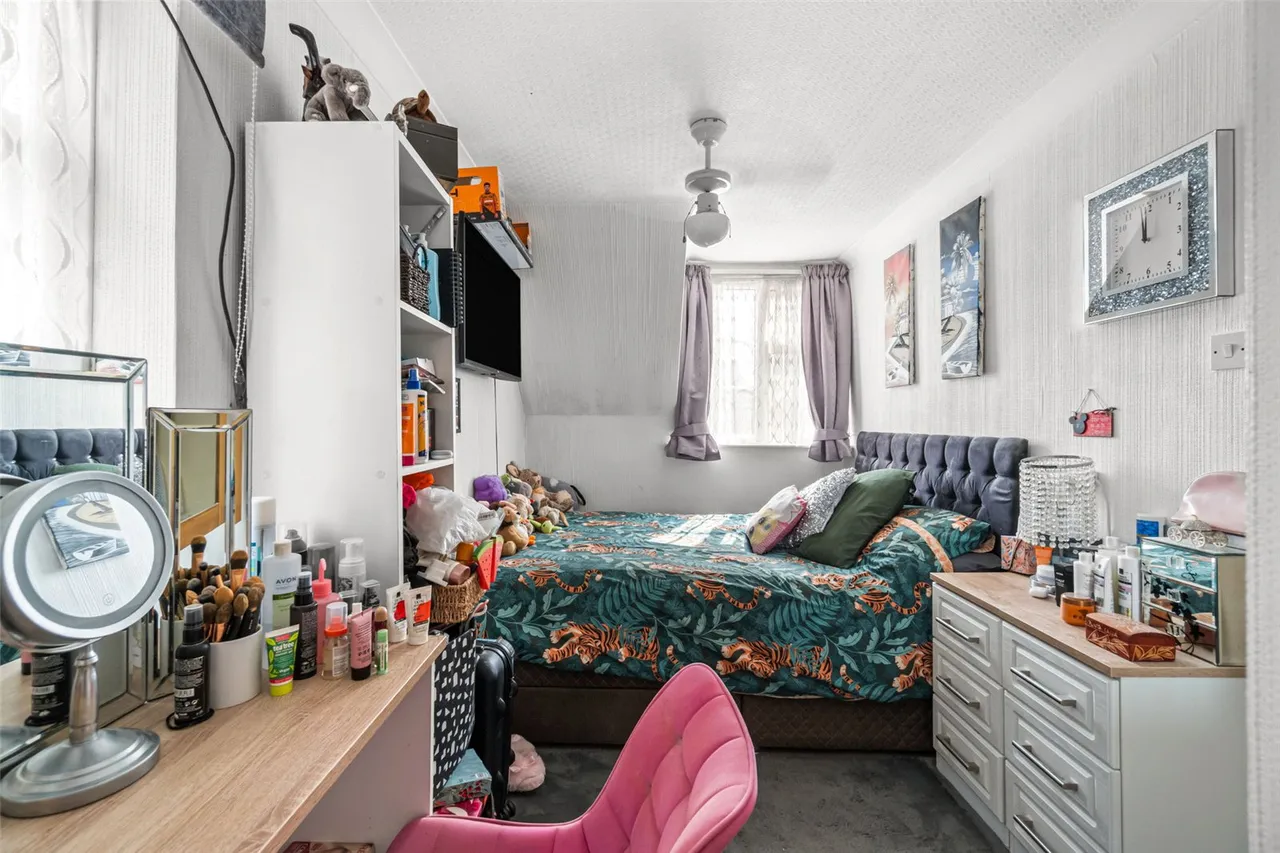 Osborne Close, Hanworth, TW13 6SR, photo 6