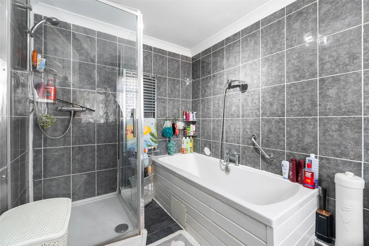 Osborne Close, Hanworth, TW13 6SR, photo 7