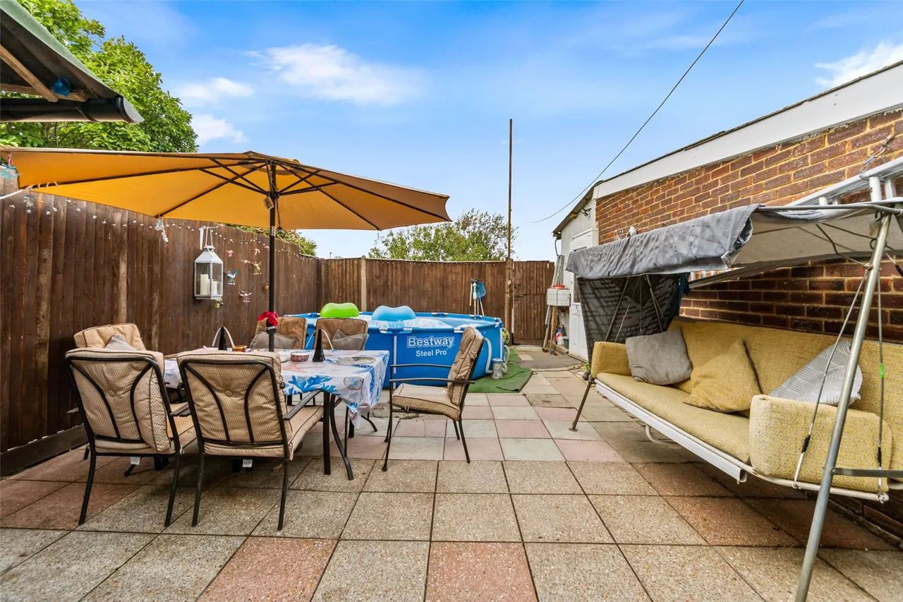 Osborne Close, Hanworth, TW13 6SR, photo 10