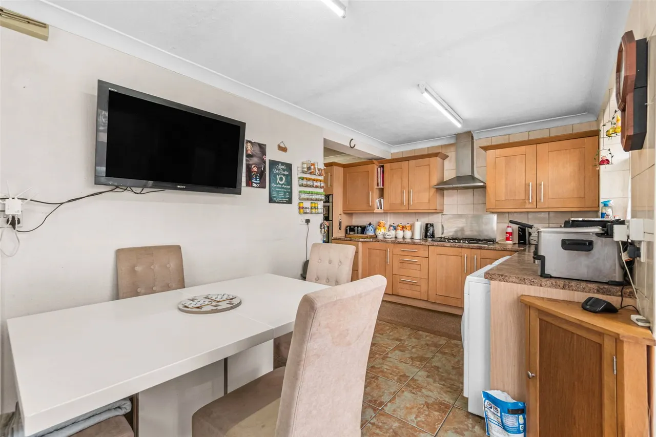 Osborne Close, Hanworth, TW13 6SR, photo 4