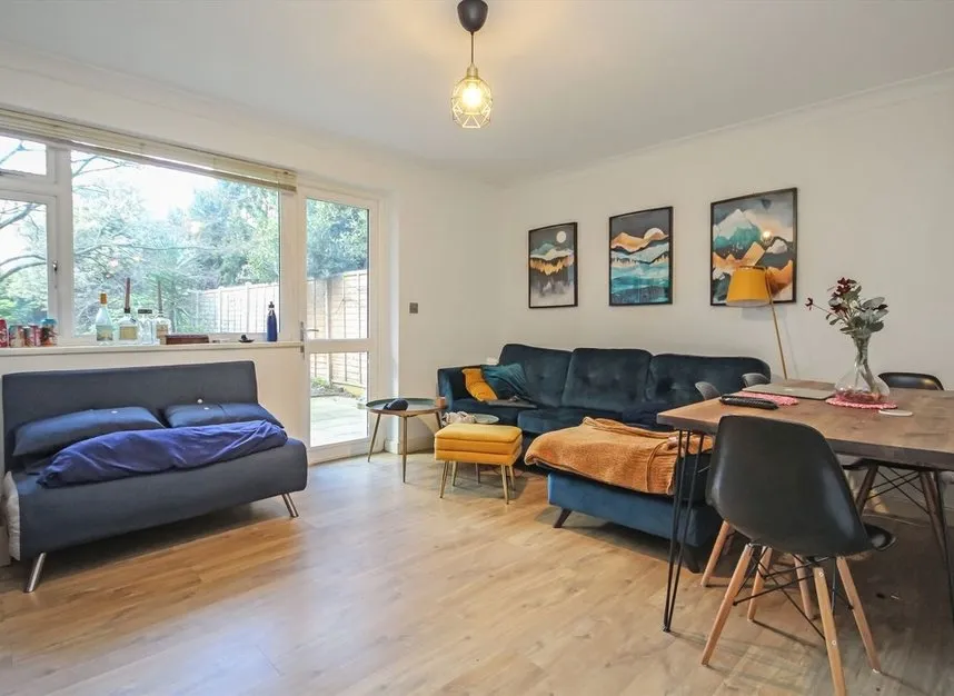 Cumberland Close, St Margarets, TW1, photo 2
