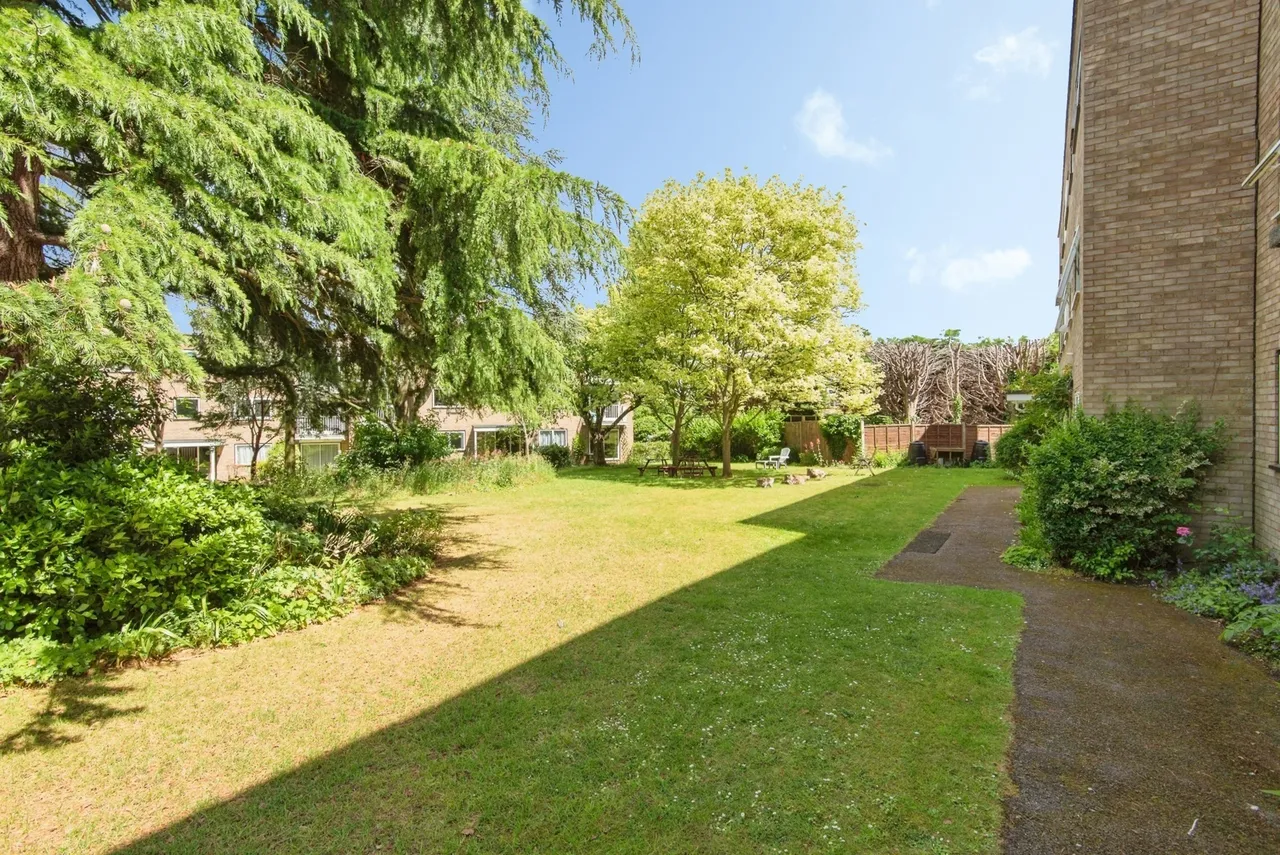 2 bed flat for sale — Stevenage Road, Hitchin, Hertfordshire, SG4