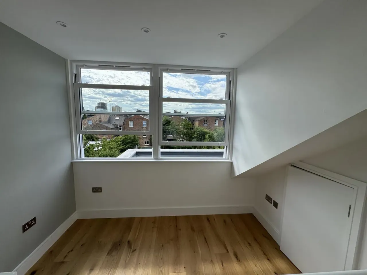 2 bed house to rent — Cumberland Park, Acton, London