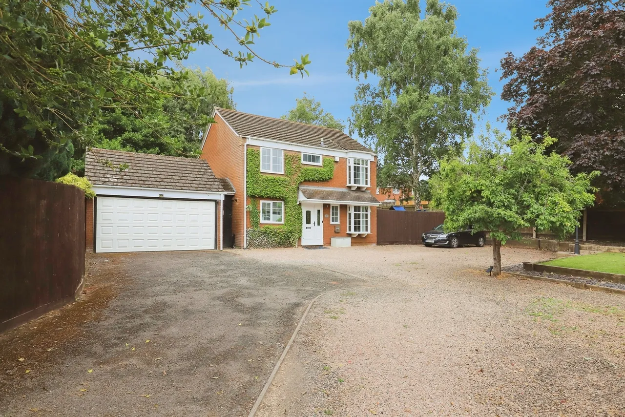 4 bed house for sale — Pheasant Close, Kidderminster