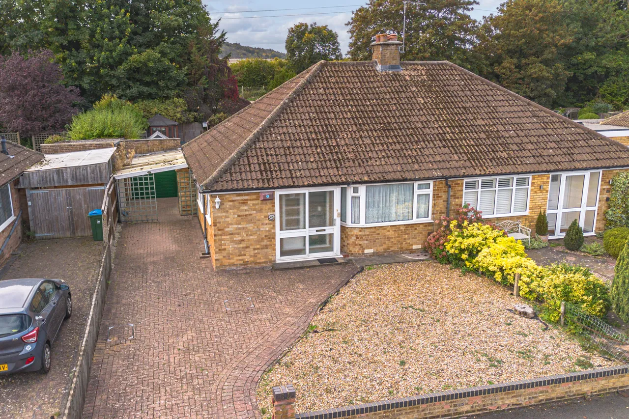 2 bed house for sale, Thornton Crescent, Wendover, HP22