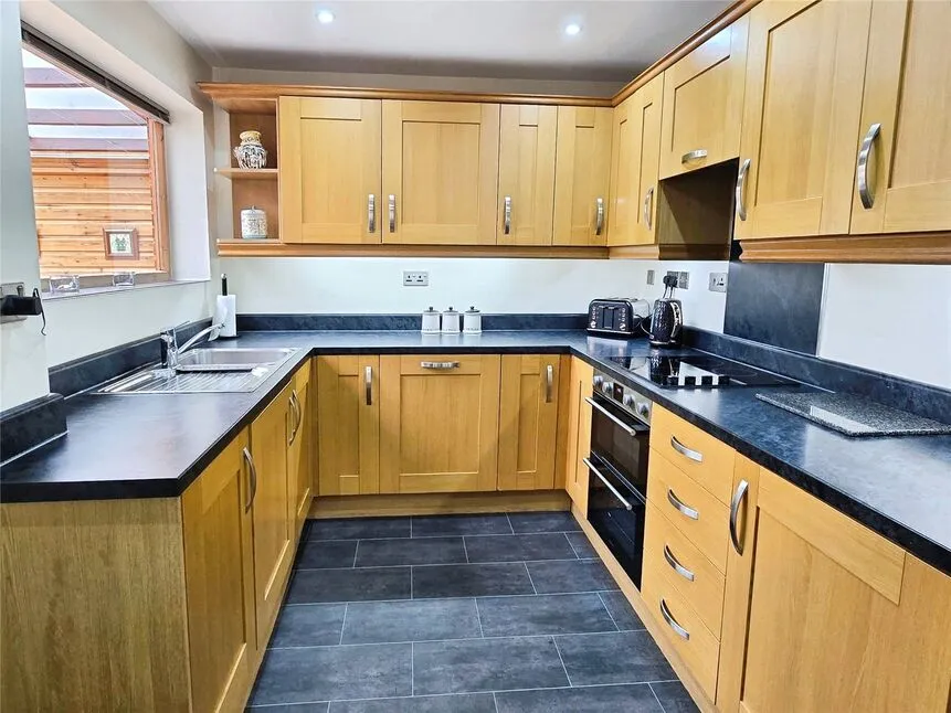 Pleasant View, Weston Rhyn, SY10, photo 6