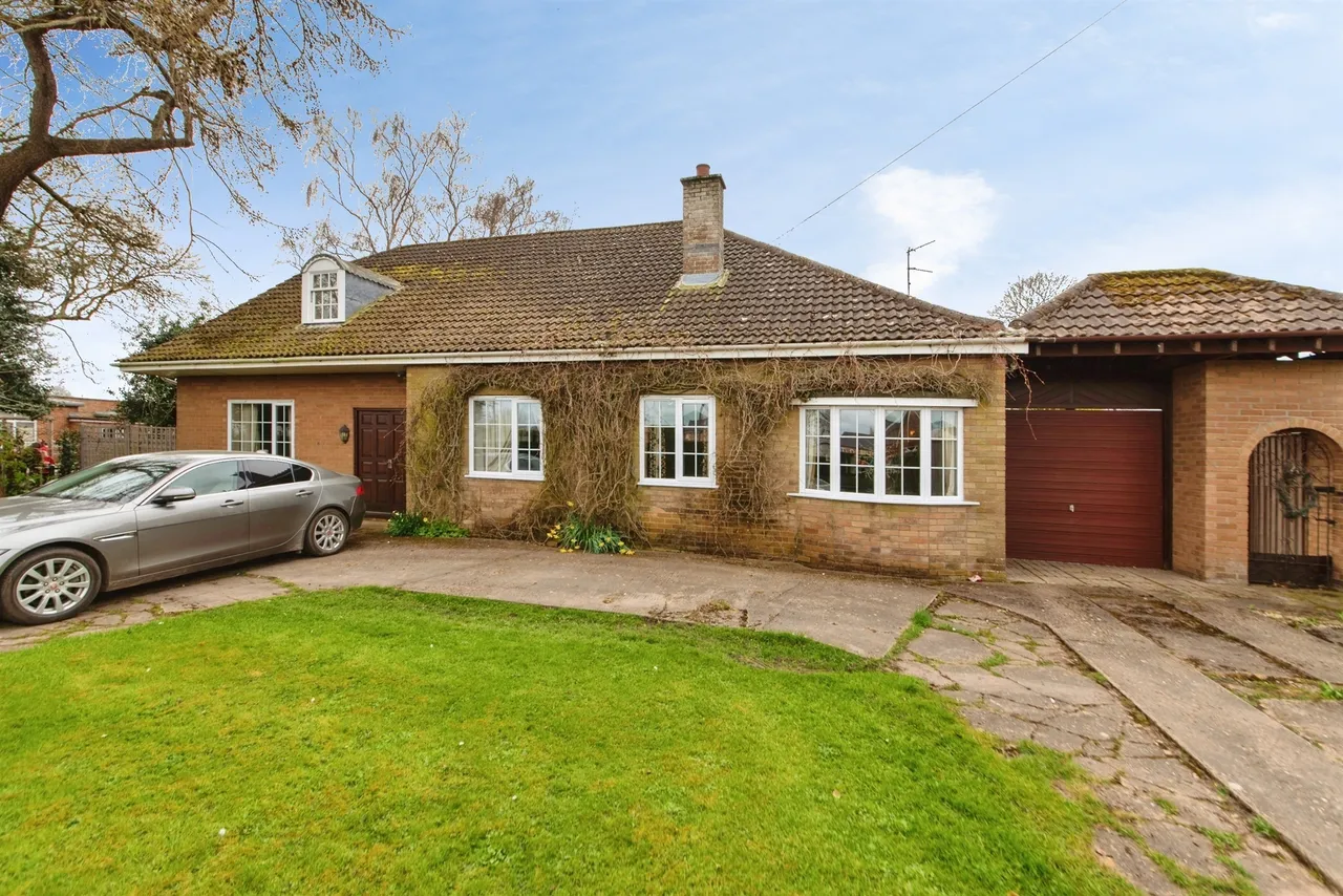 4 bed house for sale — High Street, Gosberton, Spalding