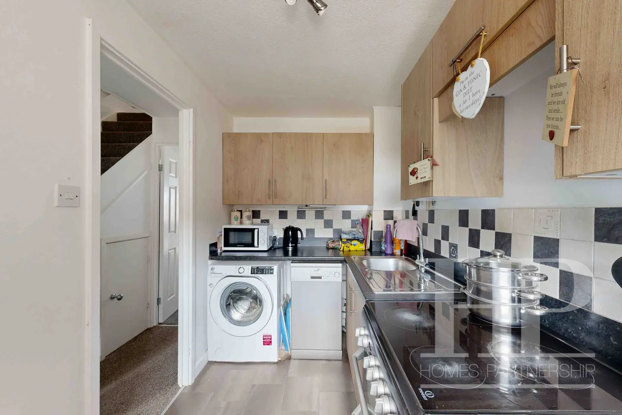 St. Helier Close, Crawley, RH11, photo 3