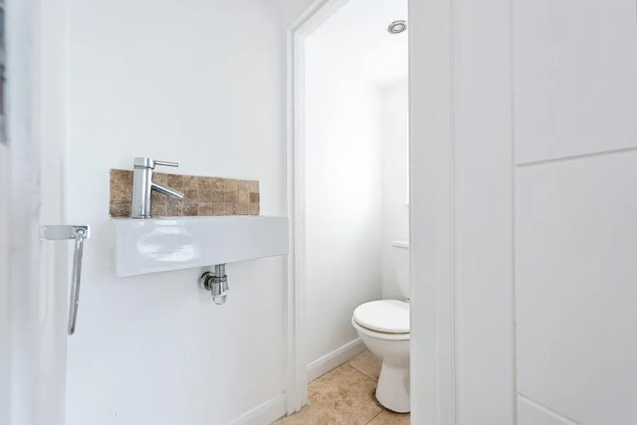 Whitton Dene, Hounslow, TW3, photo 22
